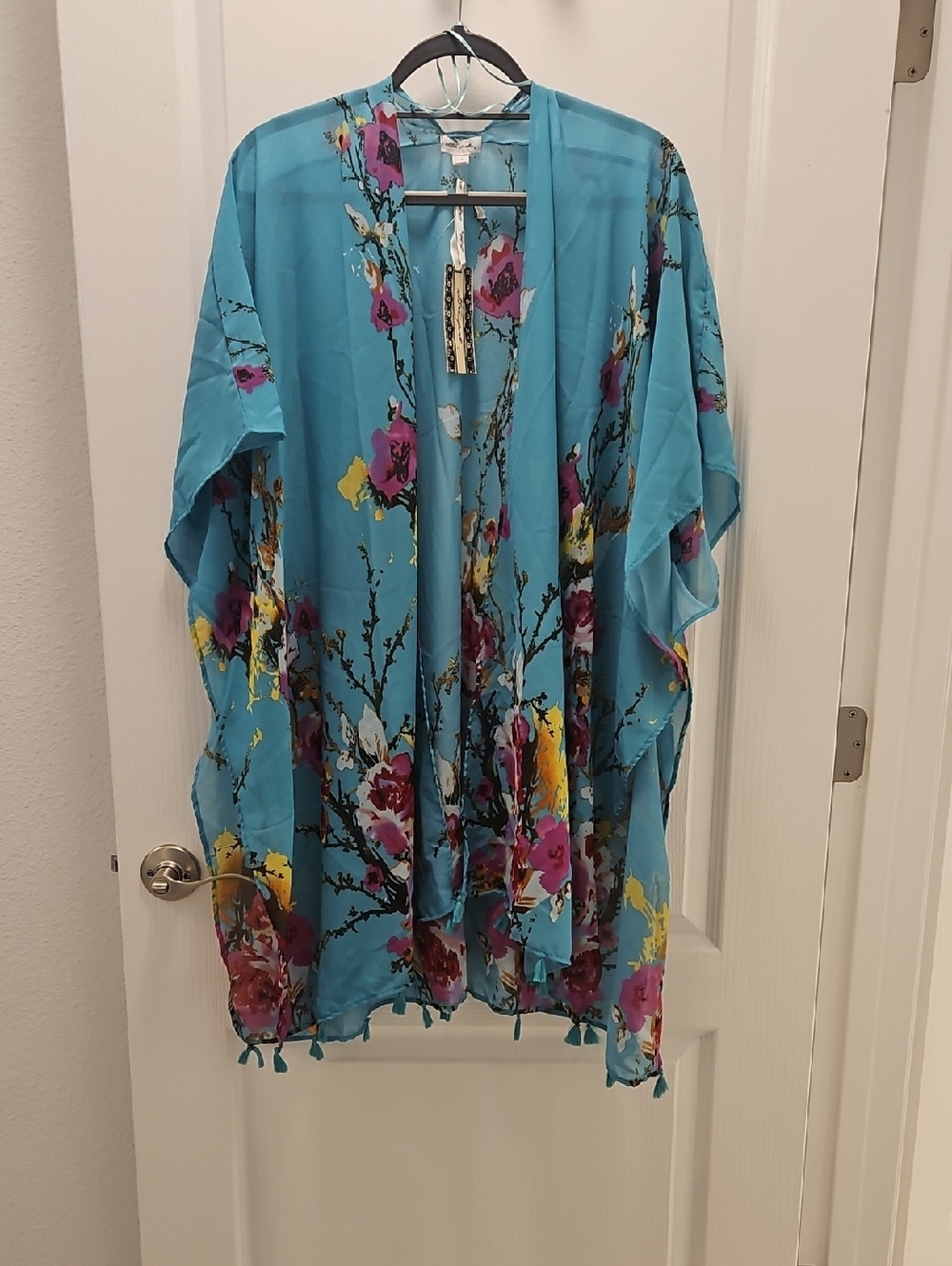 NWT.  Size 1X.  "Ultra Pink" brand,  Aqua Floral Cover-Up